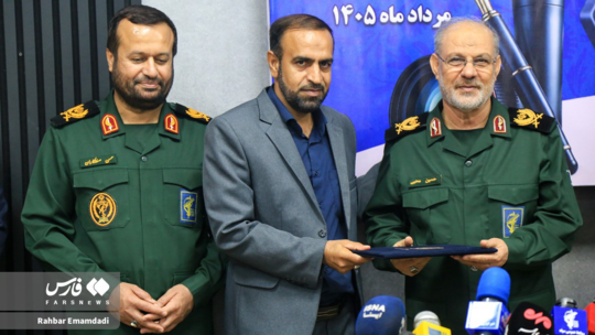 سپاه هرمزگان در مراسمی با حضور سردار محبی سخنگوی سپاه از خبرنگاران این استان که نقشی کلیدی در پوشش اخبار جنگ و دفاع داشتند، قدردانی کرد.