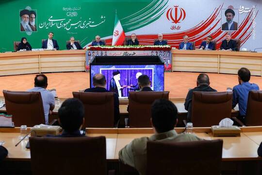 مسعود پزشکیان رئیس جمهور به مناسبت روز خبرنگار با جمعی از اصحاب رسانه دیدار کرد.