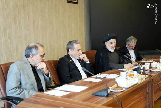 نشست هم اندیشی جمعی از علمای حوزه علمیه قم با عراقچی