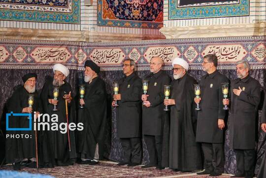 مراسم خطبه‌خوانی شب شهادت امام رضا(ع)، شامگاه چهارشنبه با حضور محمدباقر قالیباف رئیس مجلس شورای اسلامی، سید عباس عراقچی وزیر امور خارجه و خیل عزاداران در حرم مطهر رضوی برگزار شد.