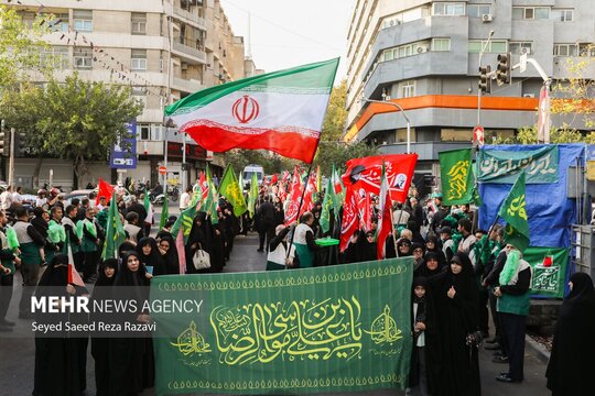 مراسم عزاداری رحلت پیامبر مکرم اسلام(ص) و شهادت امام حسن مجتبی(ع)، در میدان فلسطین تهران با حضور دسته عزاداری خادمیاران رضوی استان تهران برگزار شد.
