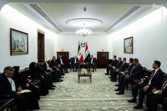 محمدباقر قالیباف رئیس مجلس شورای اسلامی در جریان نخستین روز سفر خود به عراق، به همراه هیأت پارلمانی کشورمان با علی فالح الزیدی نخست وزیر عراق دیدار و گفت‌وگو کرد.