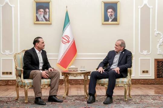 عاصم منیر فرمانده ارتش پاکستان با مسعود پزشکیان رییس جمهور کشورمان دیدار و گفتگو کرد.