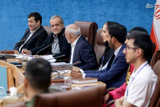 جمعی از جوانان و نوجوانان کشورمان با مسعود پزشکیان رئیس جمهور دیدار و گفت‌وگو کردند.