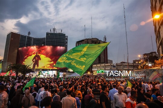 جشن بزرگ «امت احمد» همزمان با هفته وحدت و میلاد پیامبر اکرم(ص)، در مسیر میدان هفت‌تیر تا میدان ولیعصر(عج) تهران برگزار شد.
