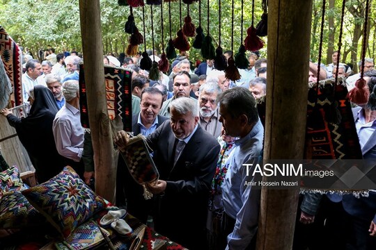 سیدرضا صالحی‌امیری وزیر میراث‌فرهنگی، گردشگری و صنایع دستی در جریان سفر یک‌روزه به استان قزوین از پایگاه جهانی الموت واقع در روستای گردشگری گازرخان بازدید کرد.
