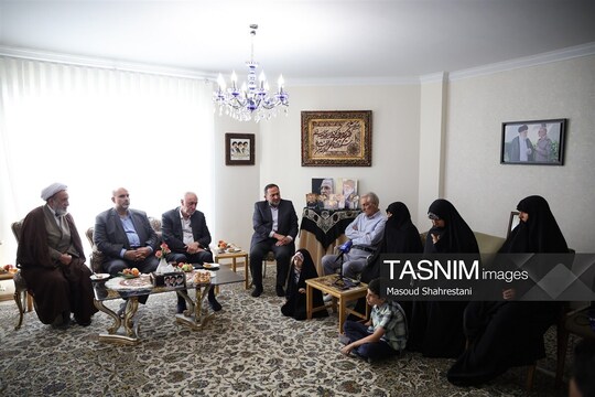 حضور اعضای هیئت امنای امامزاده یحیی در منزل سرلشگر شهید محمد شیرازی