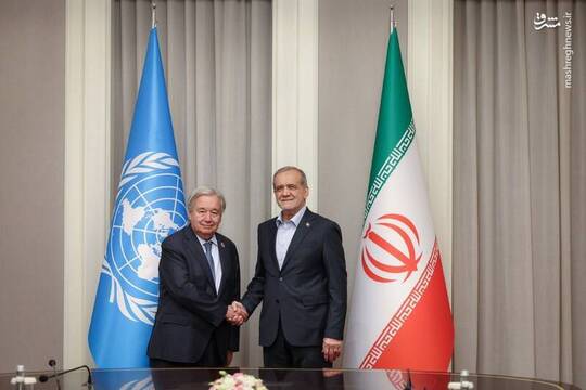مسعود پزشکیان رئیس جمهور در حاشیه اجلاس سازمان همکاری شانگهای با آنتونیو گوترش دبیر کل سازمان ملل متحد دیدار و گفت‌وگو کرد.