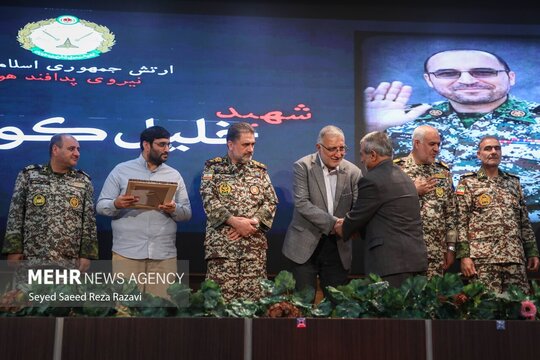 آیین بزرگداشت روز پدافند هوایی ارتش با حضور علیرضا زاکانی شهردار تهران و امیرسرتیپ علیرضا الهامی فرمانده قرارگاه مشترک پدافند هوایی خاتم الانبیا(ص) کشور و نیروی پدافند هوایی ارتش برگزار ش