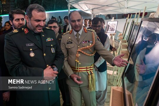 مراسم روز دفاع پاکستان  با حضور عمران احمد صدیقی سفیر پاکستان در تهران، سرتیپ سید حمزه قلندری معاون امور بین الملل وزارت دفاع و پشتیبانی نیروهای مسلح و جمعی از سفرا در محل سفارت این کشور در تهران برگزار شد.